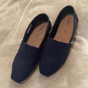 TOMS canvas slip on sneaker W 7.5 NWT black